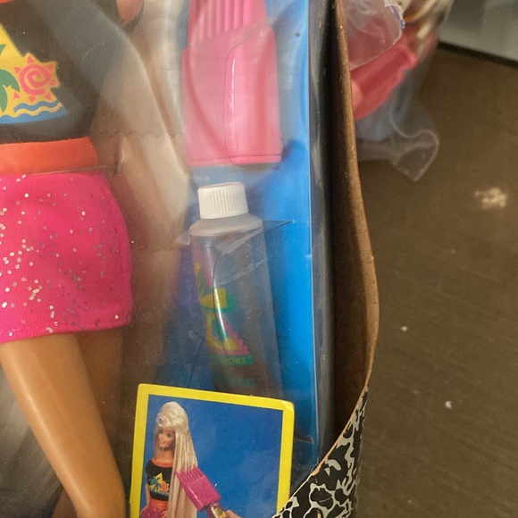 Glitter Hair Barbie - Picture 4 of 5